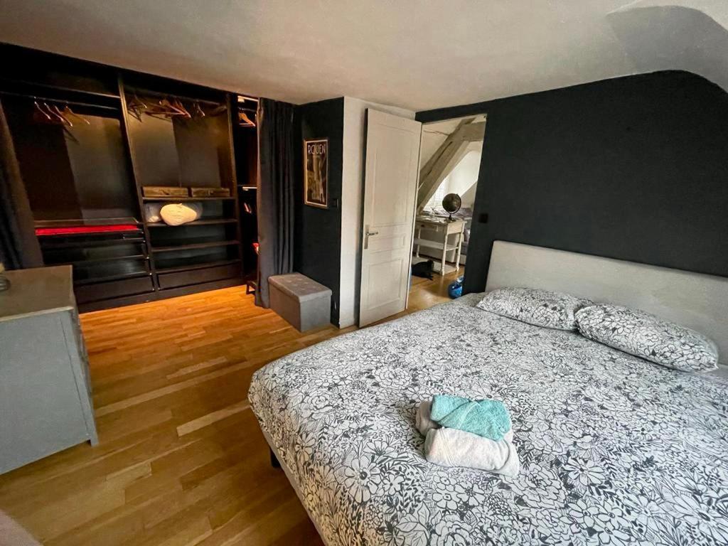 Sous Les Clochers De Rouen - Spacieux Logement Exterior photo