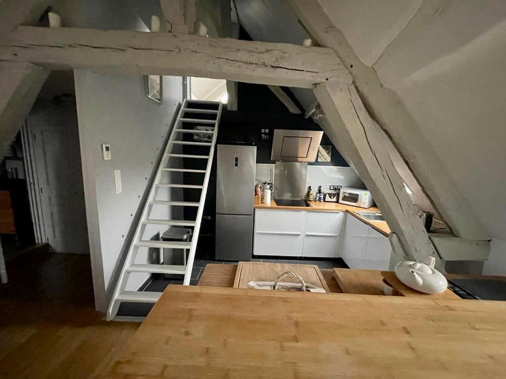 Sous Les Clochers De Rouen - Spacieux Logement Exterior photo